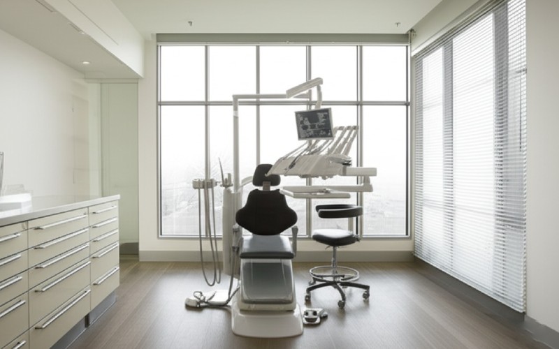 A modern, clean dental procedure room