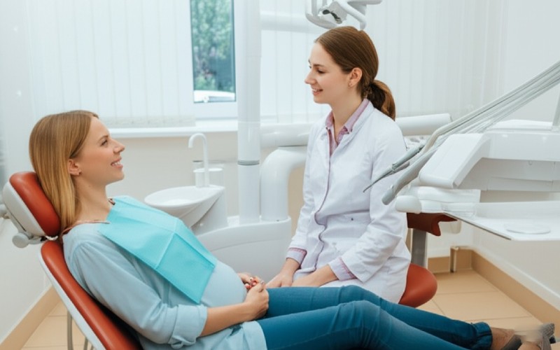 A pregnant woman consults her dentist