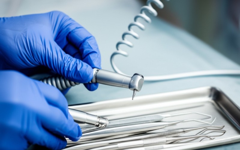 Connecting an air hose to a dental handpiece
