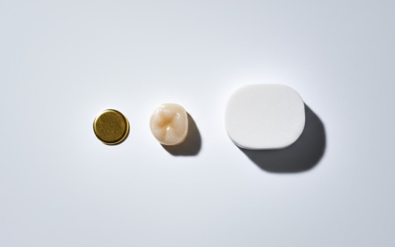 Different materials for dental crowns